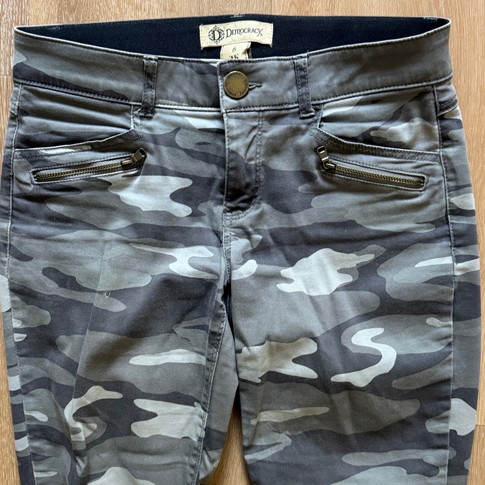 Democracy gray camo skinny crop jean. 27” inseam. Size 6. Ab technology. - Picture 6 of 8